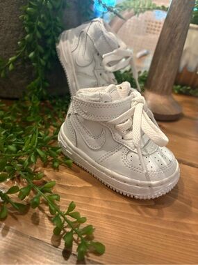 Nike Air Force 1 Mid baby shoes